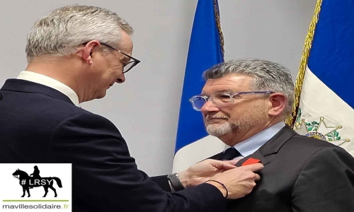 La Roche-sur-Yon : Luc Bouard reçoit la Légion d'honneur lors d’une cérémonie à l’Hôtel de Ville