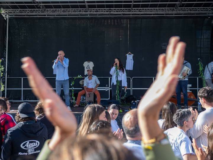 Les Halles fêtent la musique avec Jean-Charles et les commerçants
