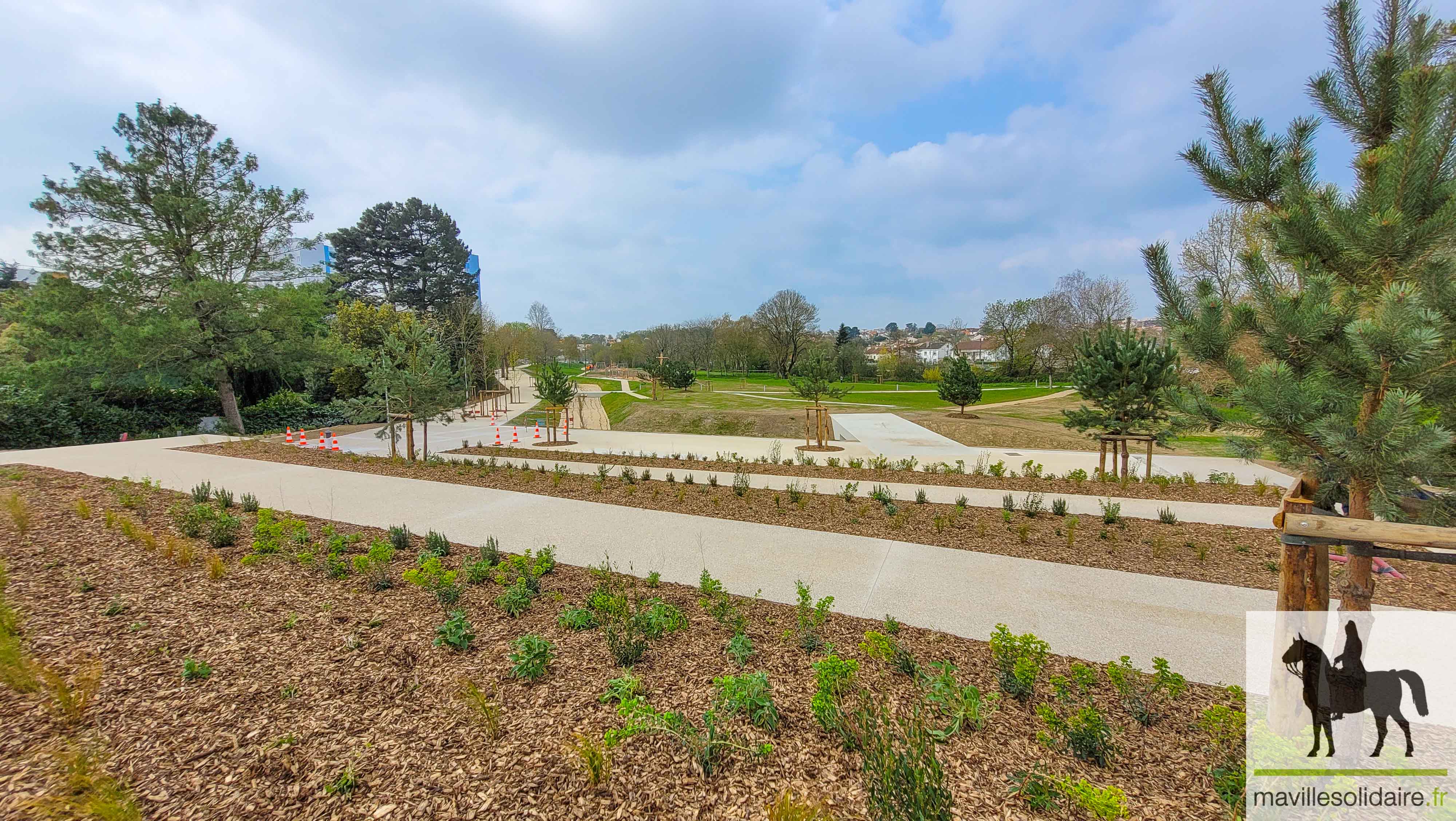 La Roche-sur-Yon. BAL POPULAIRE AU NOUVEAU PARC DE LA VIGNE AUX ROSES.
